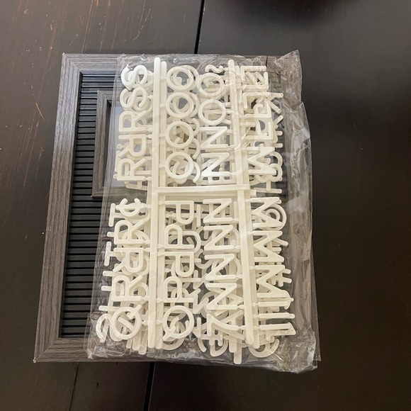 Room essentials (from target) letter board with photo frame all letters included - Picture 2 of 4